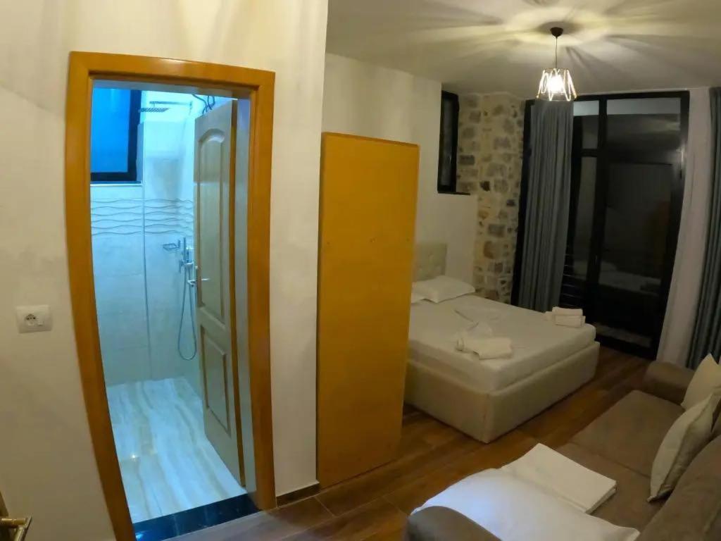 Hotel Bujtina Vrenezi Peshkopi Esterno foto