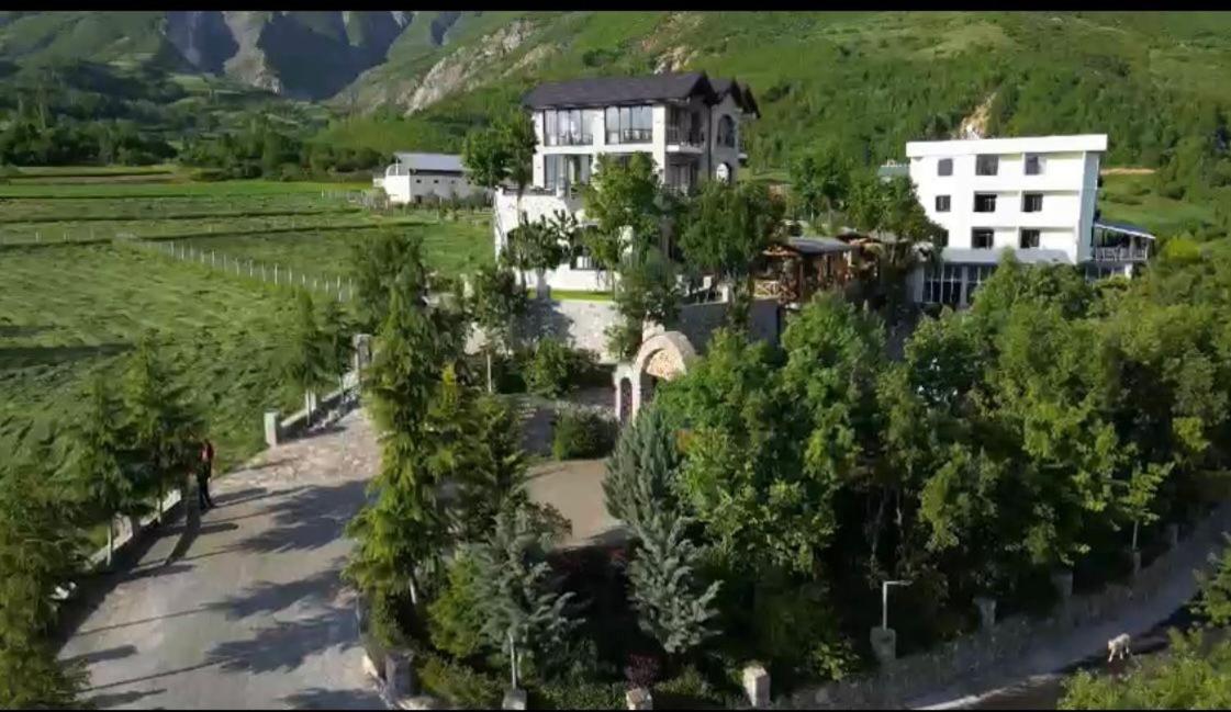 Hotel Bujtina Vrenezi Peshkopi Esterno foto