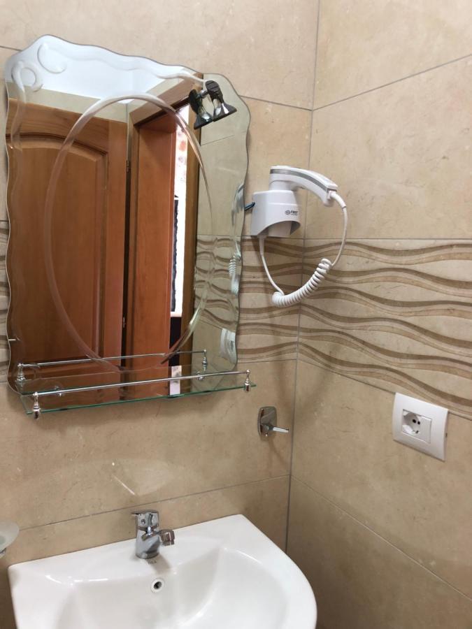 Hotel Bujtina Vrenezi Peshkopi Esterno foto