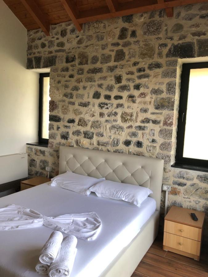 Hotel Bujtina Vrenezi Peshkopi Esterno foto